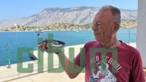 Αποκλειστικό βίντεο: Λαγοκέφαλος στα δίχτυα ψαρά στον Πανορμίτη της Σύμης – «Κόβει τα πάντα, δεν φοβάται τίποτα»