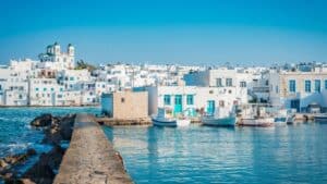 Γιατί «σαρώνουν» γρίπη Α και Covid τις Κυκλάδες Αυγουστιάτικα; Οι παράγοντες που ευνοούν τη μετάδοση